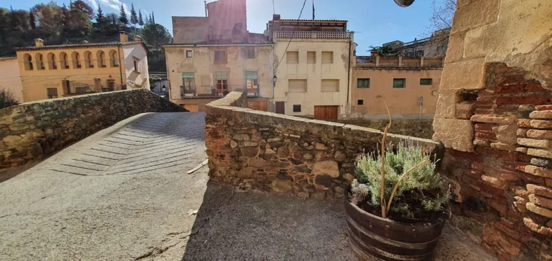Porrera: Un viaje a través de su historia de resistencia y prosperidad