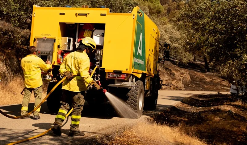 El Plan Infoca desciende a preemergencia tras la estabilización del incendio de Santa Elena