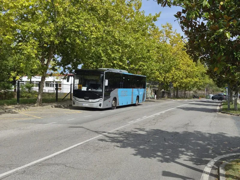 Oleiros critica la falta de transporte público digno para sus estudiantes