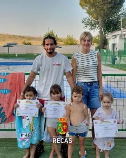Concluyen los cursos de natación de Recas con felicitaciones a los participantes