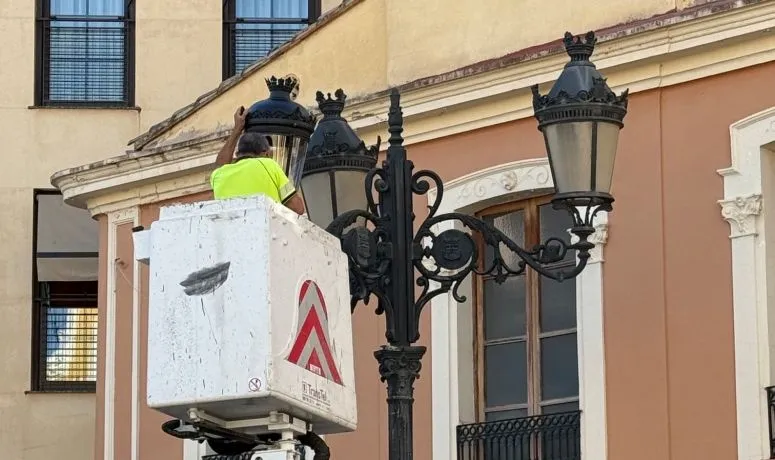 Burjassot renueva el alumbrado de la Plaça Emilio Castelar con tecnología LED