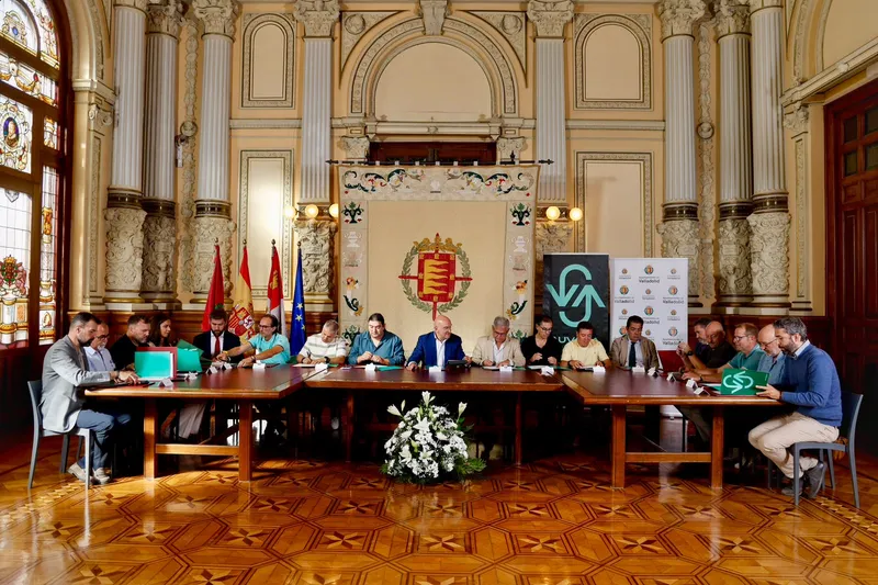 AUVASA y el Ayuntamiento de Valladolid firman un nuevo convenio colectivo tras 13 años de bloqueo