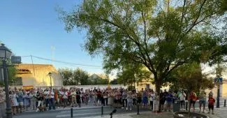 Esquivias muestra su apoyo a Ceuta en una concentración ciudadana