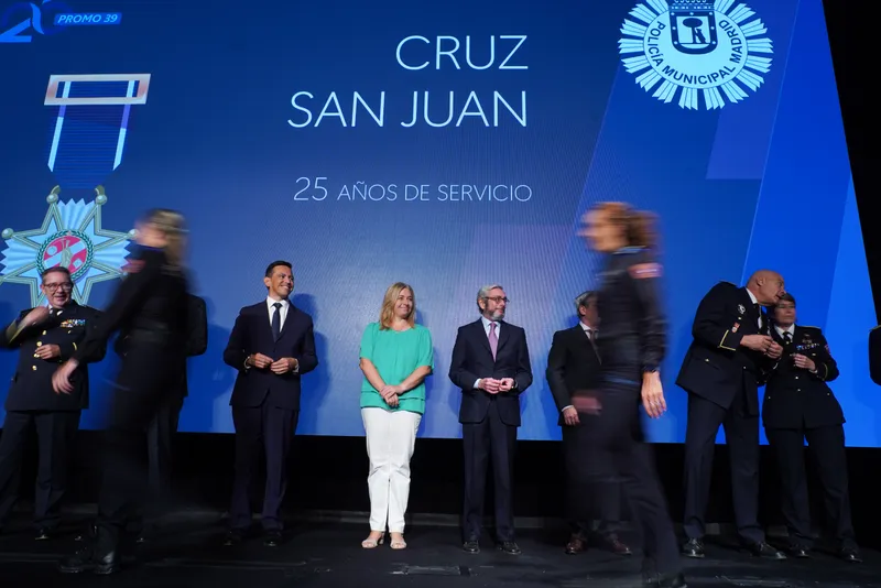 Madrid reconoce a 560 policías municipales con la Cruz de San Juan por 25 años de servicio
