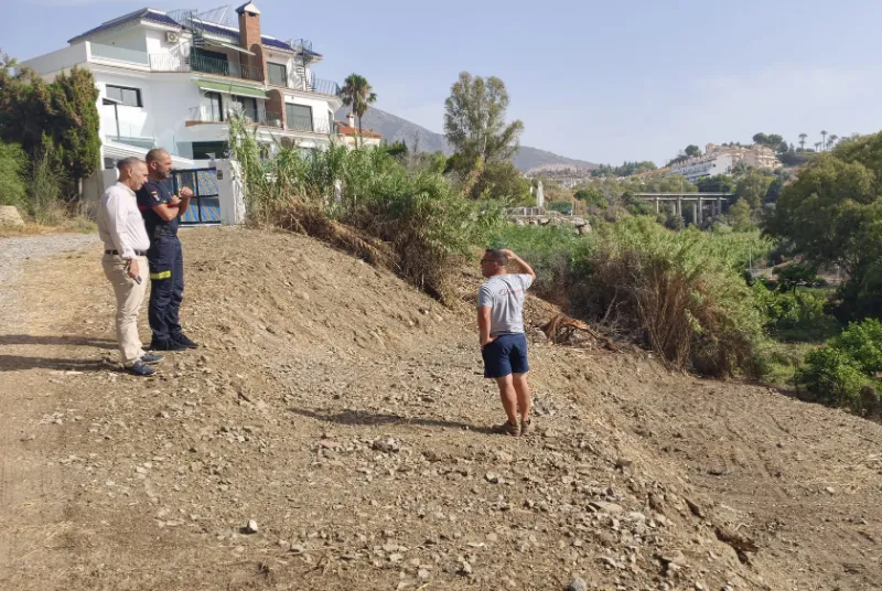 Benalmádena refuerza la prevención de incendios en zonas de alto riesgo