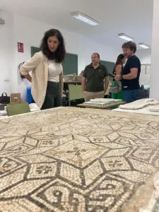 Restauran mosaicos históricos hallados en las obras del Ayuntamiento de Écija