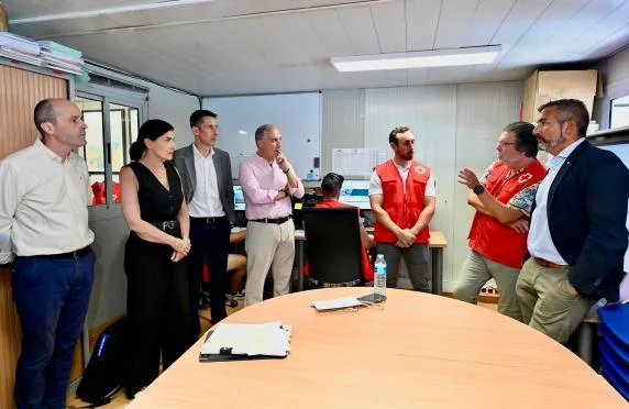 Igual y Bendodo destacan la labor de Cruz Roja en emergencias y atención social en Santander