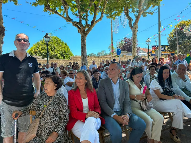Vicepresidenta de la Diputación asiste a las fiestas de Santa Ana en Beade