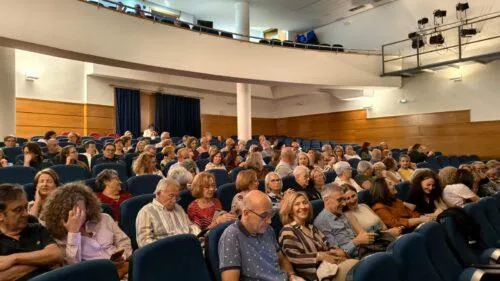 Bargas celebra la cultura con la obra teatral «Escúchame, compréndelo»