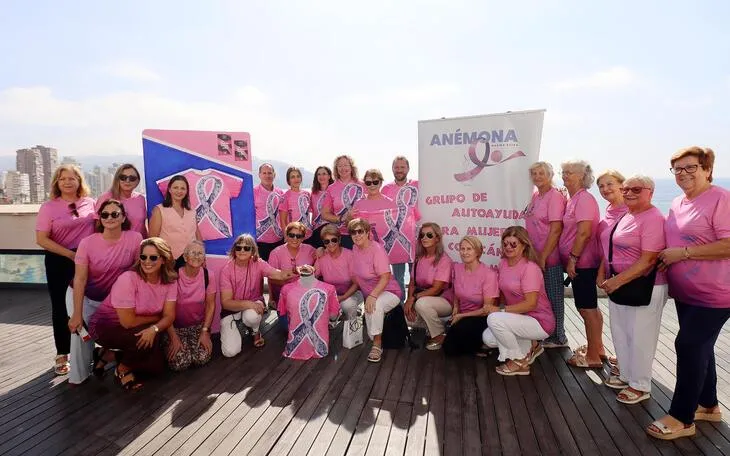 Benidorm lanza la camiseta de la 24ª Marcha Solidaria contra el Cáncer de Mama