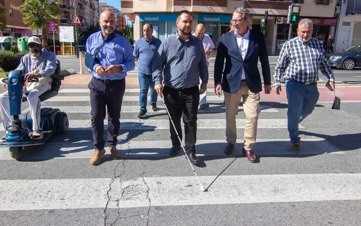 Benidorm estrena semáforos acústicos activables por móvil para personas ciegas