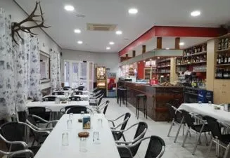 Serra promociona su rica oferta gastronómica con paellas a leña y carnes a la brasa