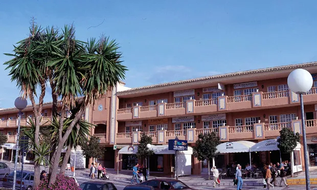 Benalmádena impulsa el comercio local con un plan estratégico y registro municipal