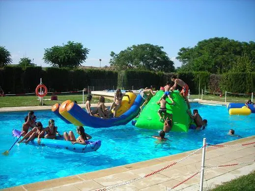 Apertura de las piscinas municipales de Cella para la temporada de verano
