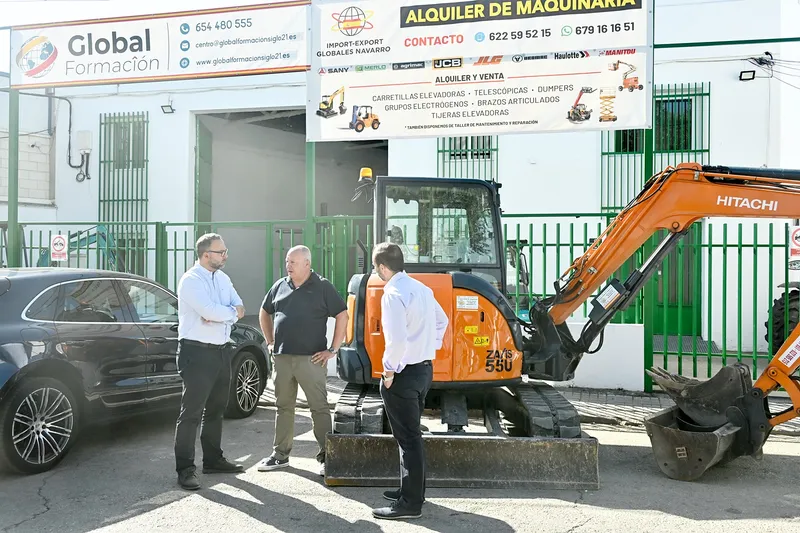El alcalde de Tomelloso visita Import-Export Global Navarro y elogia su expansión y formación