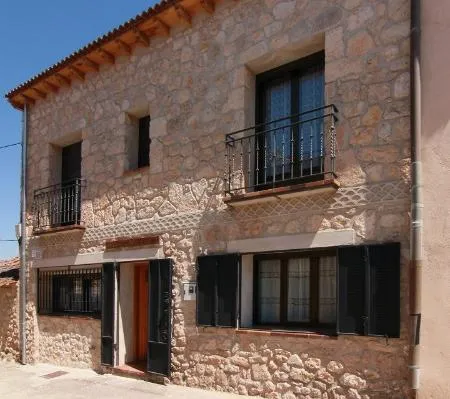 Valdeprados promociona su oferta turística con dos casas rurales destacadas