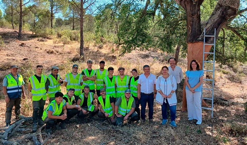 Sierra Morena de Sevilla impulsa la calidad del corcho y la formación de jóvenes expertos