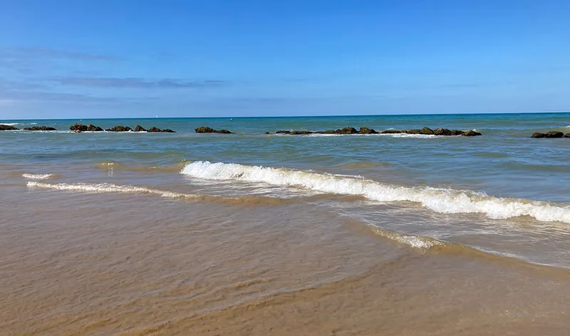Salud Pública vigila las aguas de baño andaluzas: 368 análisis y dos prohibiciones