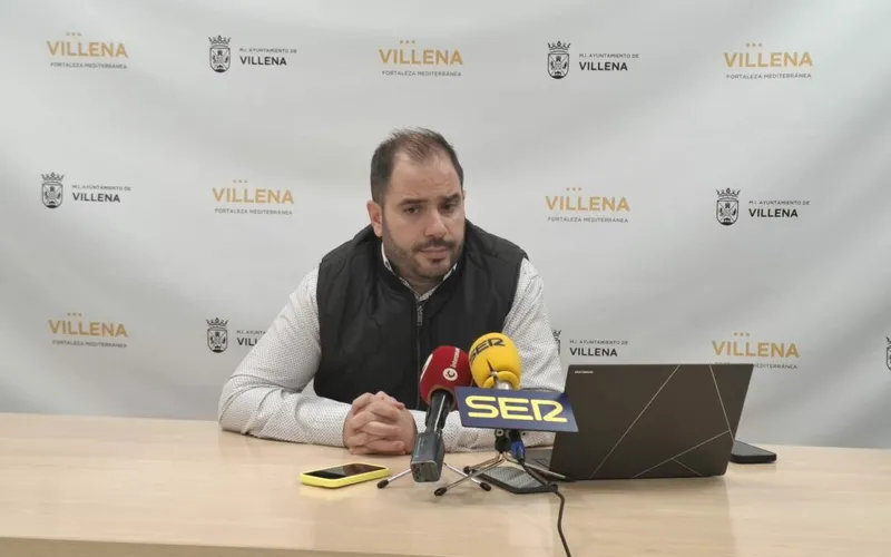 Villena renueva 1.300 metros de la conducción de agua a Las Virtudes para reducir averías