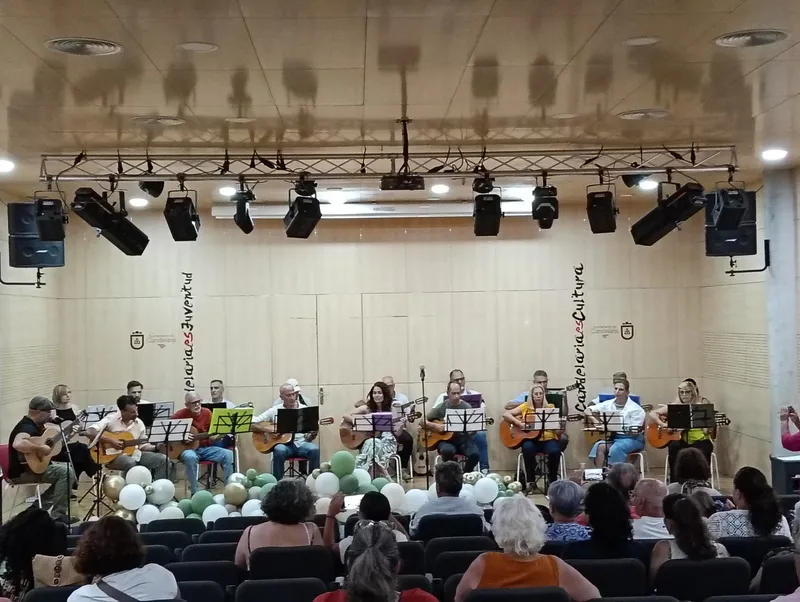 Candelaria clausura su curso de guitarra y ukelele con la participación de ochenta alumnos