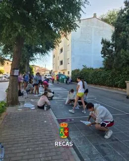 Recas celebra su tradicional concurso de pinturas en el suelo