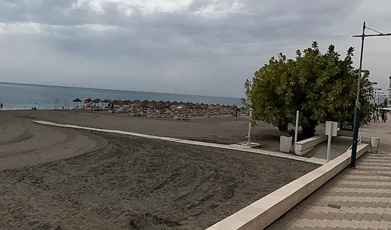 Dos bañistas fallecen en la playa de las Lindes de Torrox