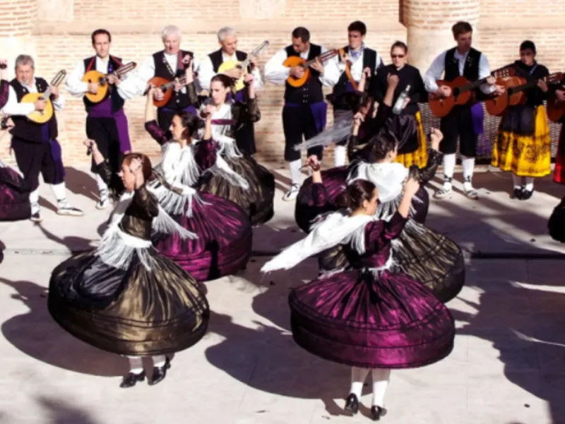 El Grupo Folclórico Palacio de la Cotilla sustituye a la Banda de Música de Pastrana en los Veranos Culturales de Guadalajara