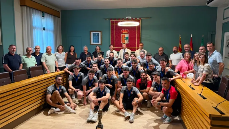 La UD Fraga recibe el homenaje del Ayuntamiento tras su ascenso a Tercera División