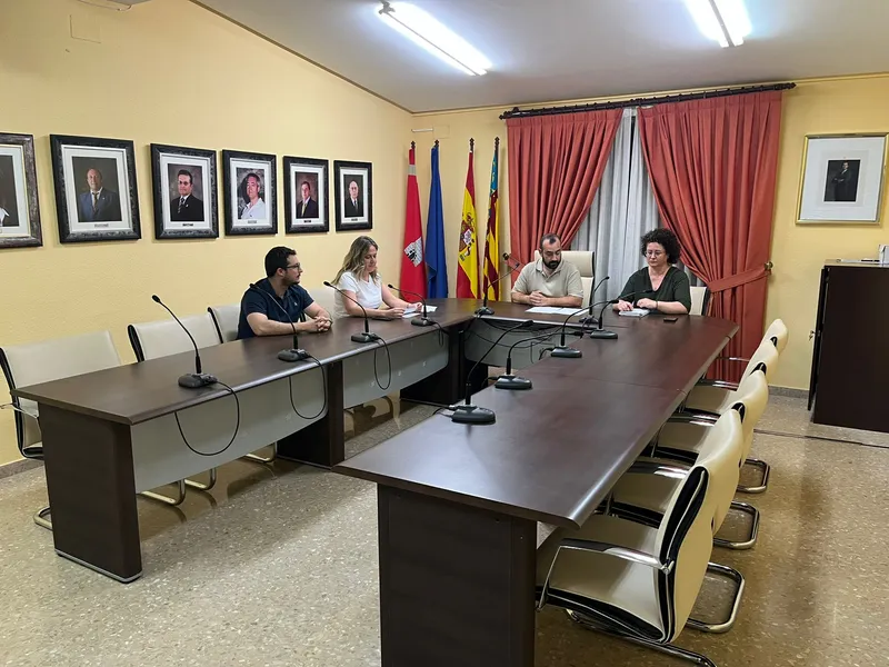 Castellnovo rechaza reclamación de deuda estatal y apoya la educación pública por unanimidad