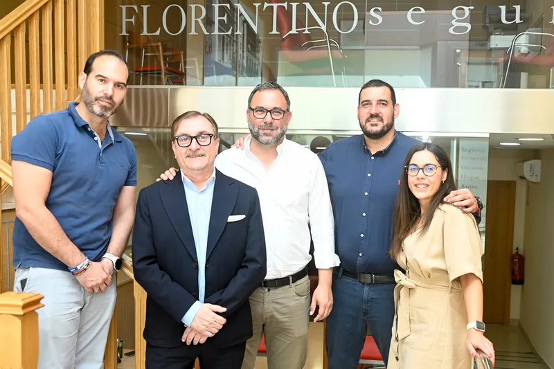 El alcalde de Tomelloso visita Correduría de Seguros Florentino y valora sus proyectos de expansión