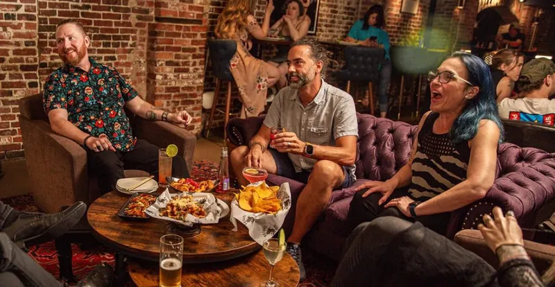 Hallowed Ground: un speakeasy con encanto en Salem para disfrutar de cócteles y tapas