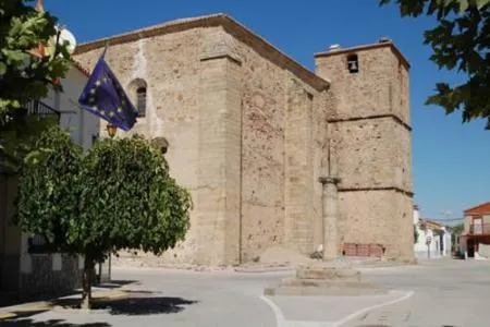 Saucedilla recupera su patrimonio histórico con la restauración de la Iglesia de San Juan Bautista y el Rollo Jurisdiccional