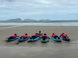 El programa 'Surf na Escola' acerca el deporte a los colegios de Mos