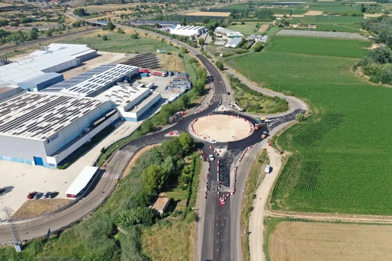 Entra en servicio la nueva rotonda de la A-202 en Calatayud para mejorar la seguridad vial