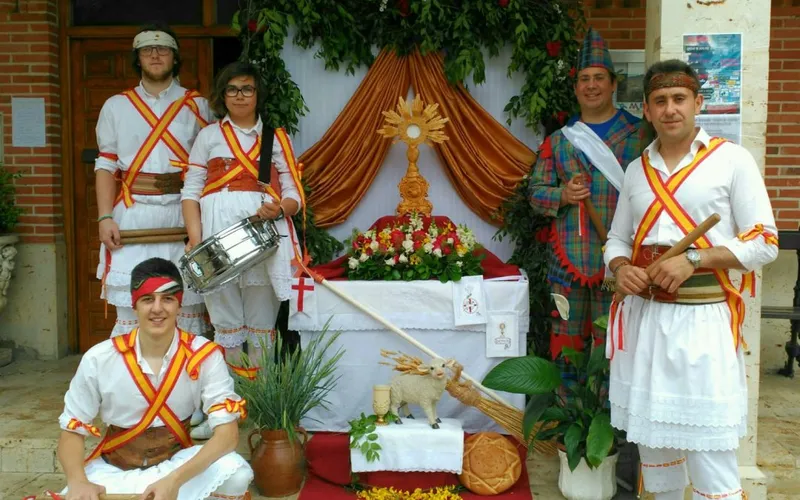 Autilla del Pino celebra la Octava del Corpus con procesión y danza tradicional