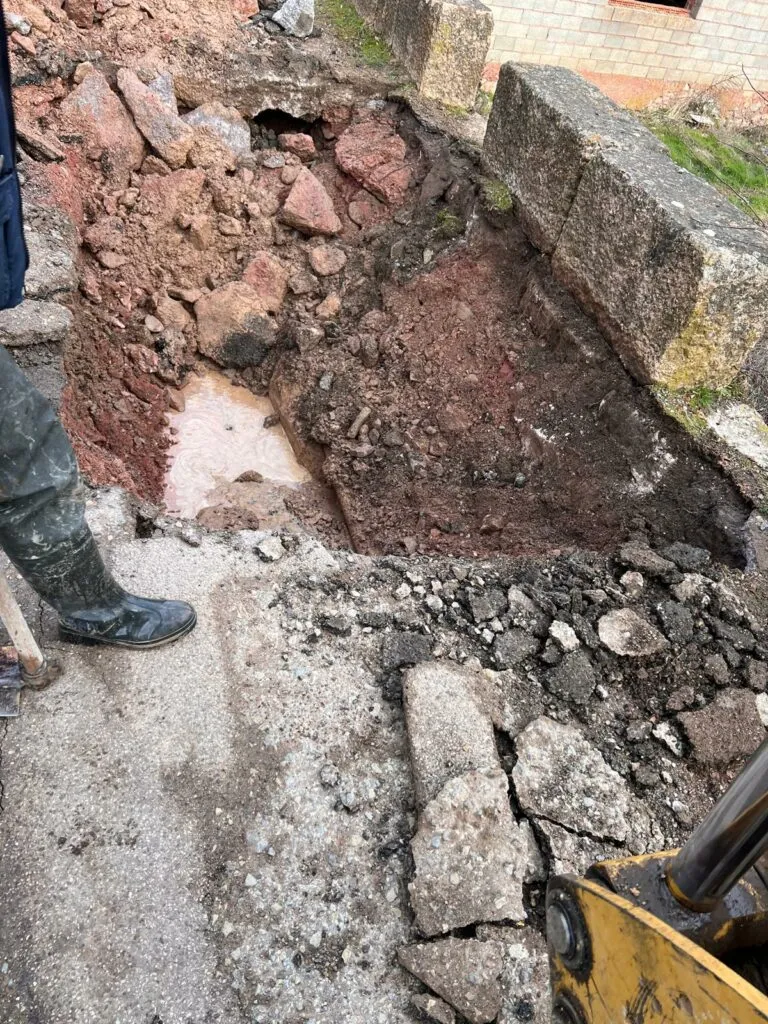 Corte del Puente de La Virgen en Checa por daños estructurales