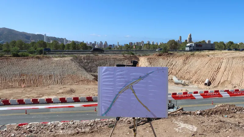 Benidorm inicia el desvío provisional de la N-332 para construir la rotonda del Vial Discotecas