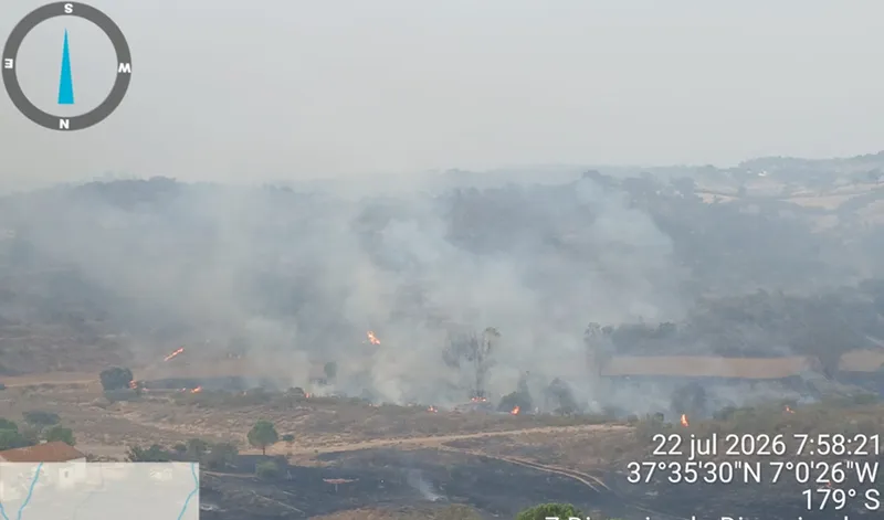 Junta de Andalucía eleva a fase de emergencia el incendio de El Cerro de Andévalo