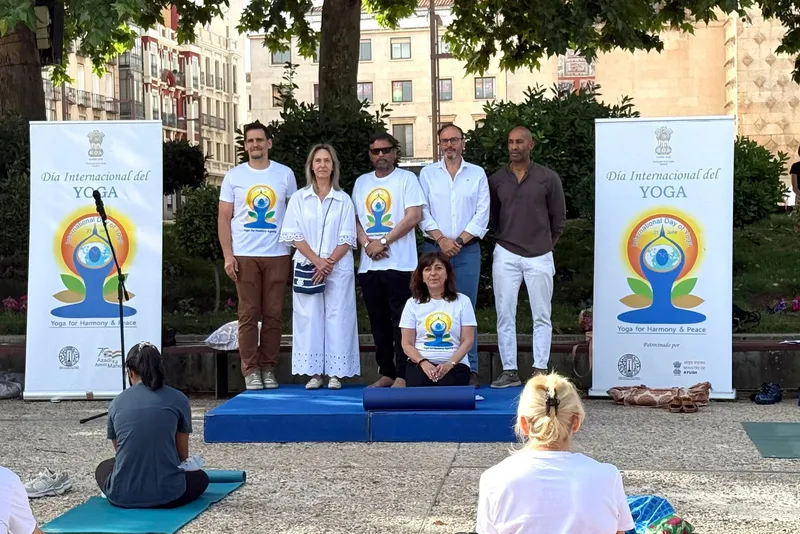 Guadalajara celebra el Día Internacional del Yoga con autoridades y ciudadanos