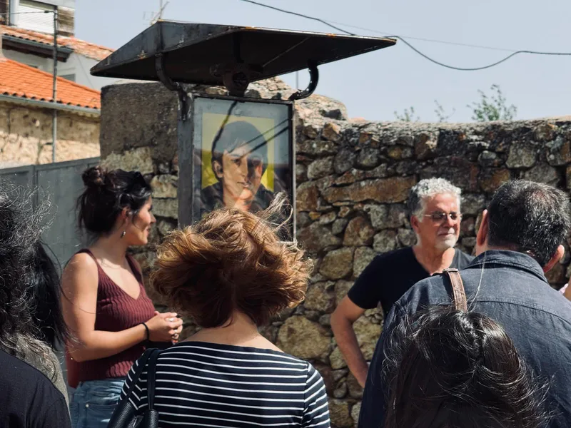 Morille inaugura un retrato del poeta Aníbal Núñez obra de Paula Sánchez Benito