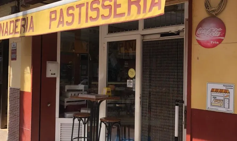 Burjassot instala pictogramas accesibles en comercios para mejorar la inclusión