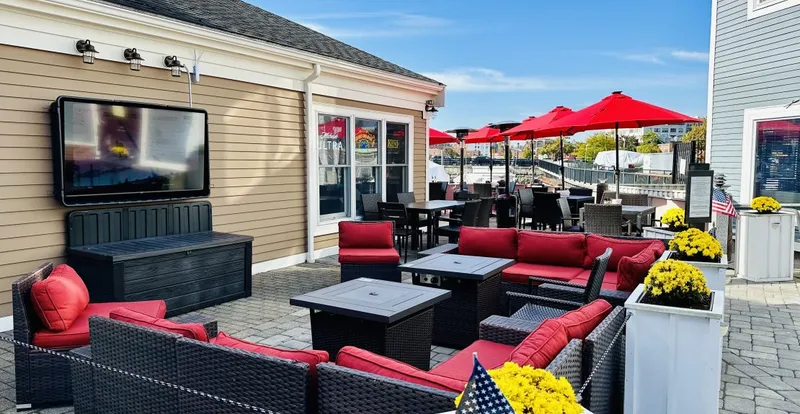 Longboards Restaurant & Bar: gastronomía y vistas en el muelle de Salem