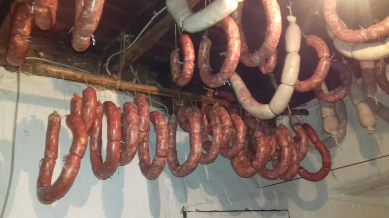 Cabezabellosa celebra su rica gastronomía con platos tradicionales y dulces caseros