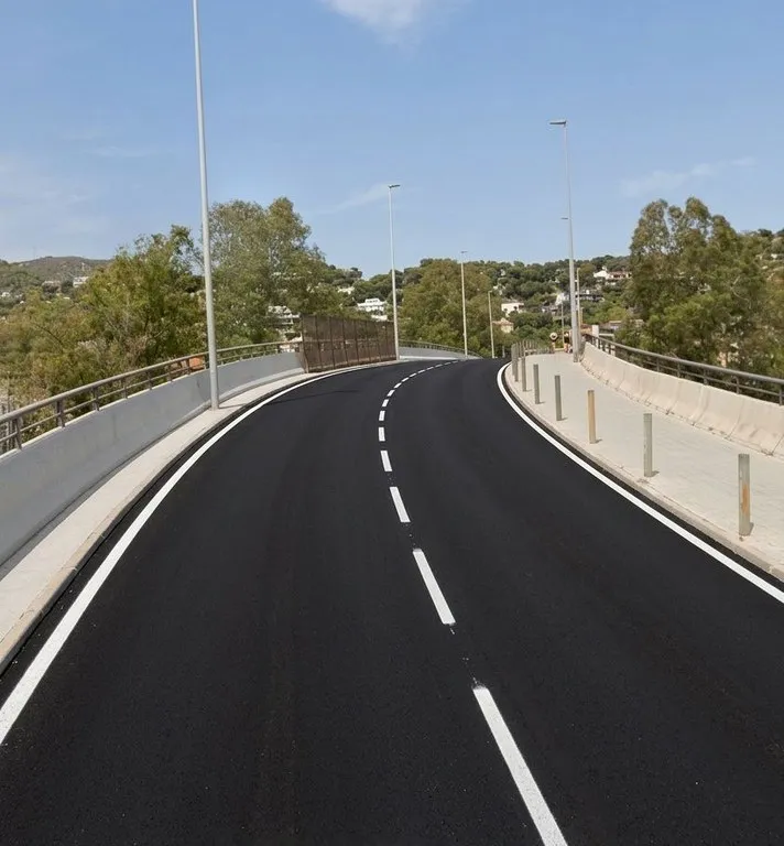 Castelldefels mejora el puente de Bellamar con una inversión integral en seguridad y estética