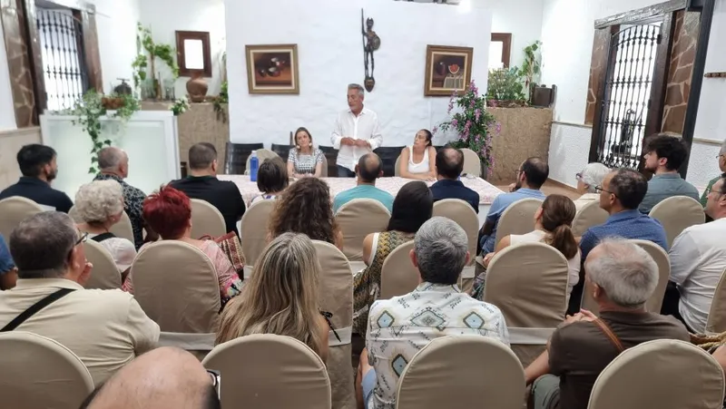Jesús Martín elogia el papel de los colectivos culturales de Valdepeñas
