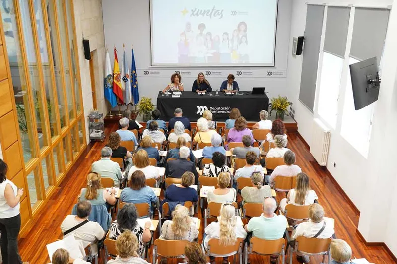 La Diputación de Pontevedra impulsa la formación femenina con 31 colectivos en 19 municipios