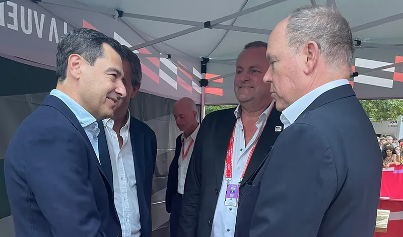 Moreno celebra la Vuelta a España en Granada como éxito organizativo andaluz