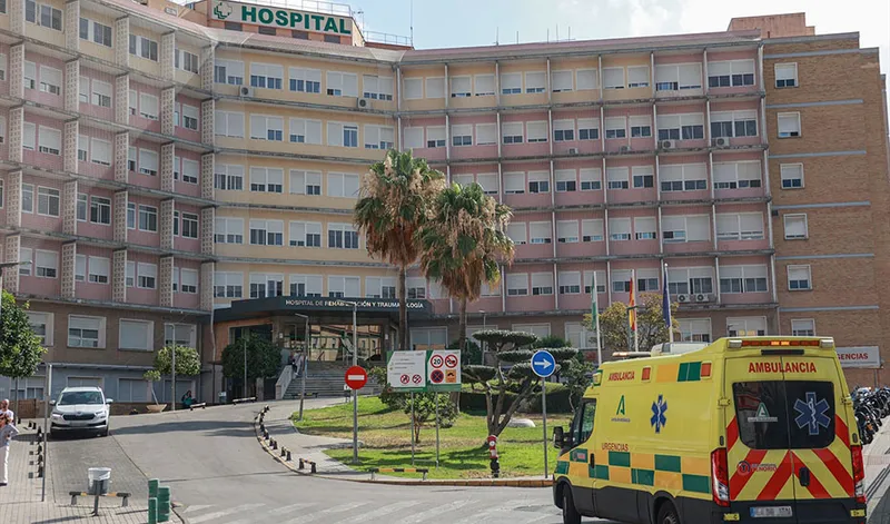 Joven herida al saltar por una ventana tras un incendio en Coria del Río