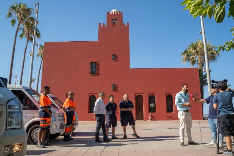 Benalmádena amplía su flota con tres hidrolimpiadoras eléctricas para mejorar la limpieza viaria