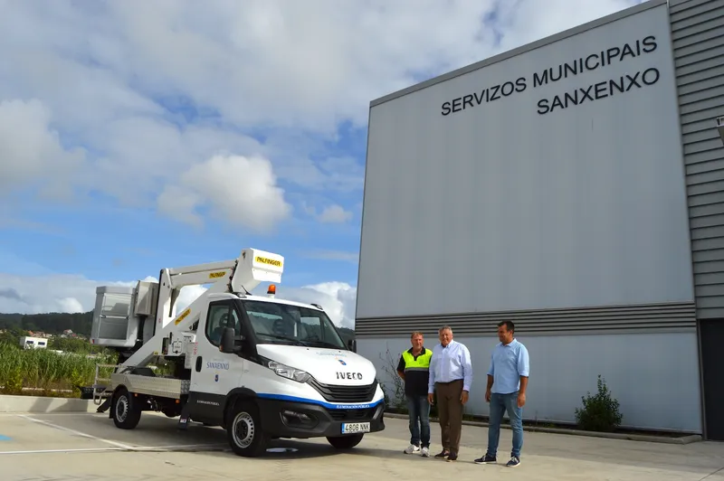 Sanxenxo refuerza el alumbrado público con un nuevo vehículo grúa